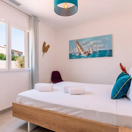 Juxta Mare, A 500m Villa *