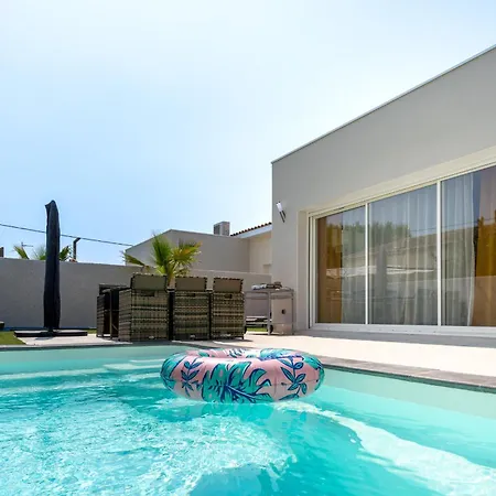 Juxta Mare, A 500m Villa *