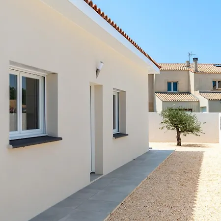 Juxta Mare, A 500m Villa *