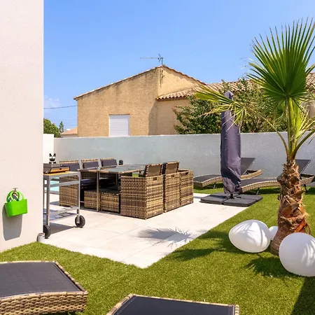 Juxta Mare, A 500m Villa *