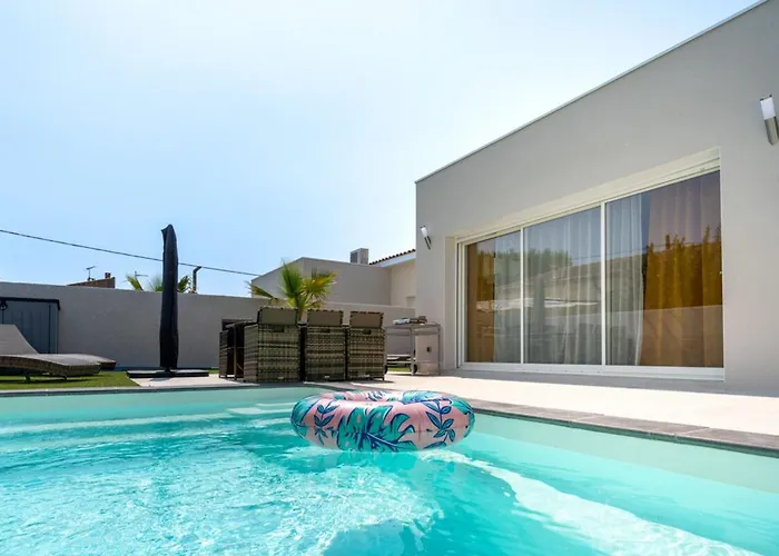 Juxta Mare 500 M Away Villa *
